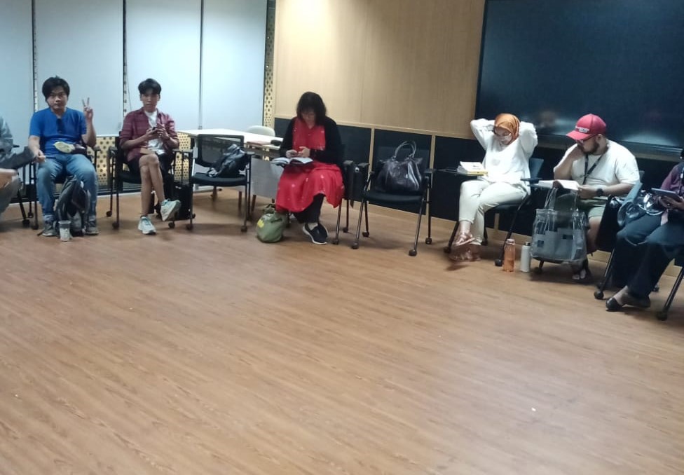 Semalam Dengan Bacaan Histeria